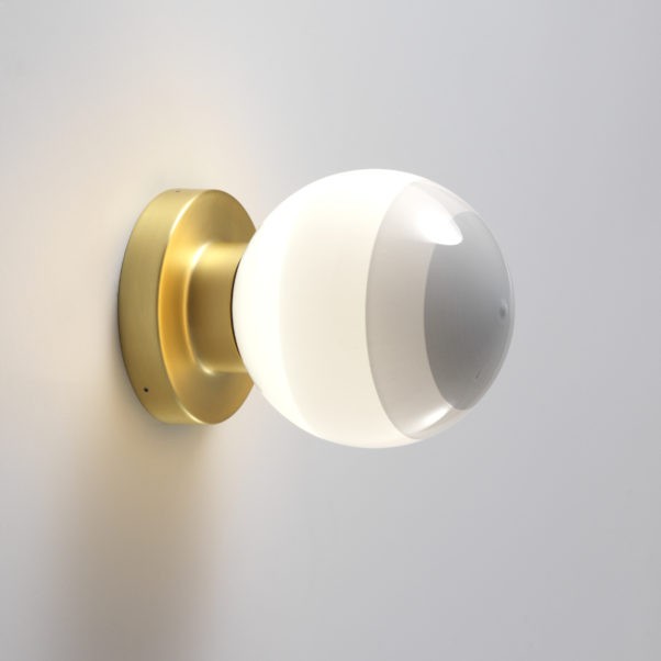 Applique murale Dipping Light A2-13 en laiton brossé par Jordi Canudas - Marset Applique murale Dipping Light A2-13 en laiton brossé par Jordi Canudas - Marset