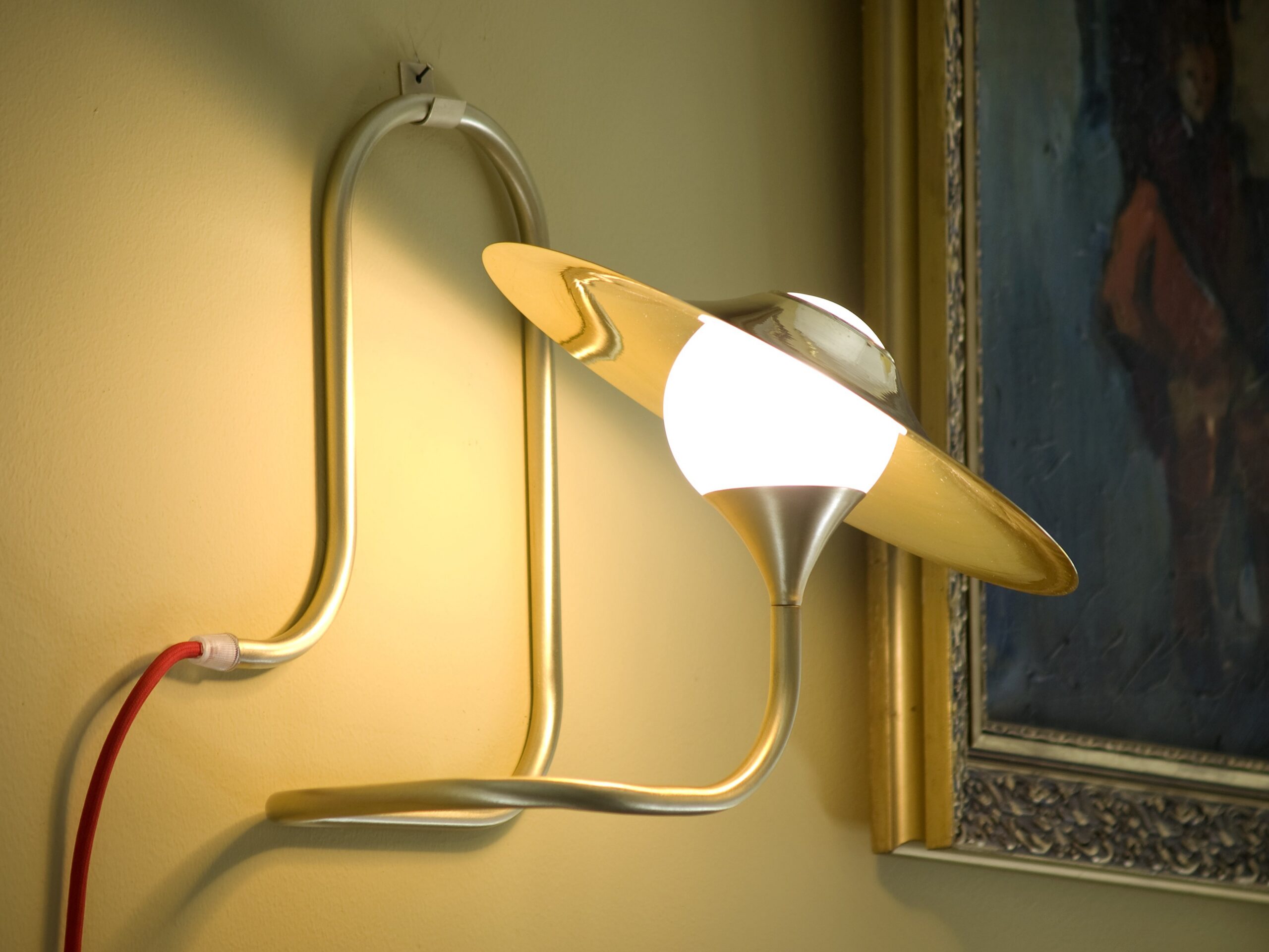 Lampe à poser / Applique Turbaya en laiton en forme de gramophone au design chic et élégant