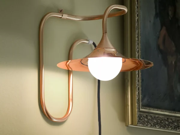Lampe à poser / Applique Turbaya en cuivre en forme de gramophone au design chic et élégant