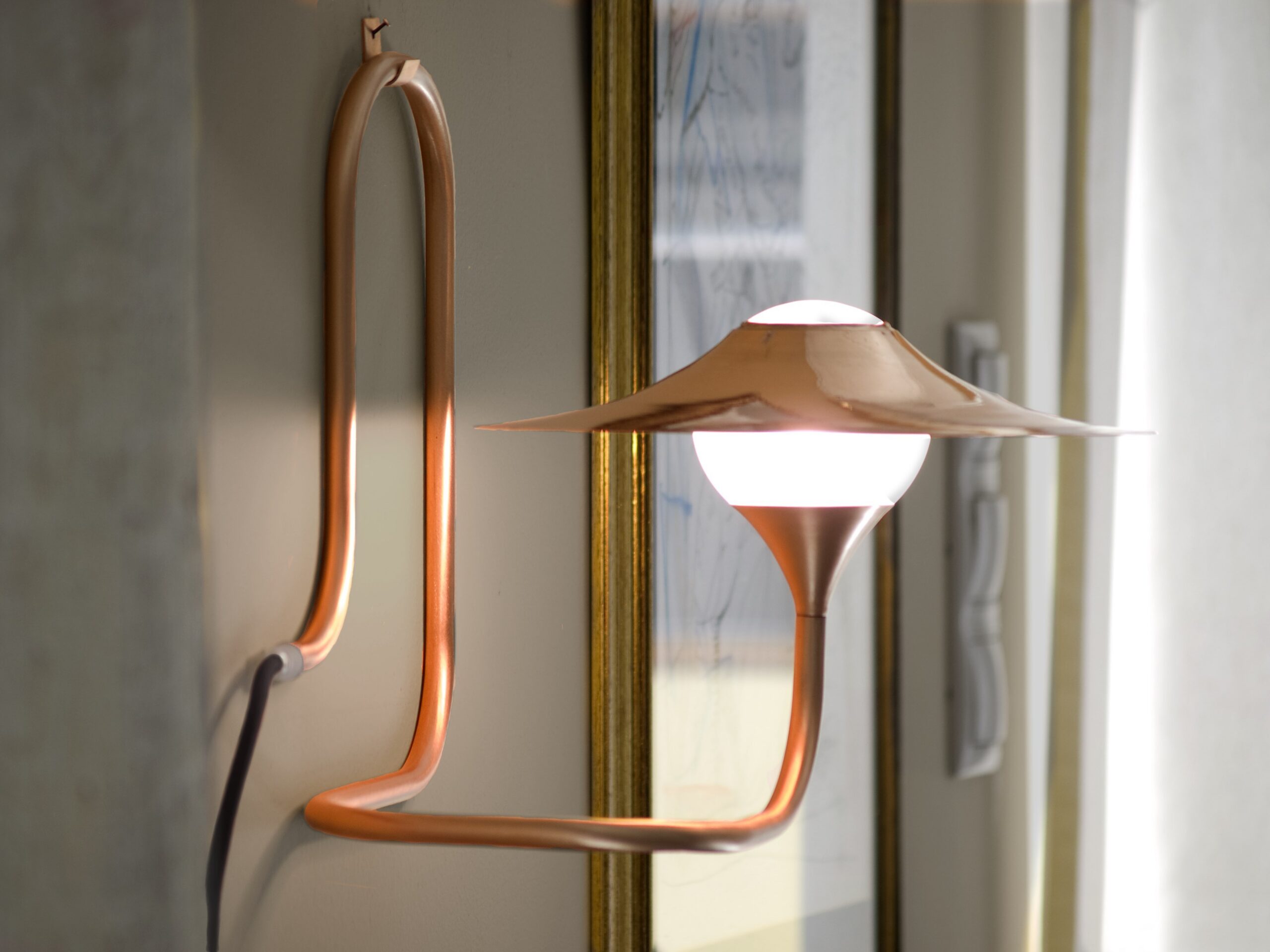 Lampe à poser / Applique Turbaya en cuivre en forme de gramophone au design chic et élégant Lampe à poser / Applique Turbaya en cuivre en forme de gramophone au design chic et élégant
