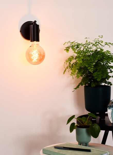 Applique murale Line en métal au design industriel