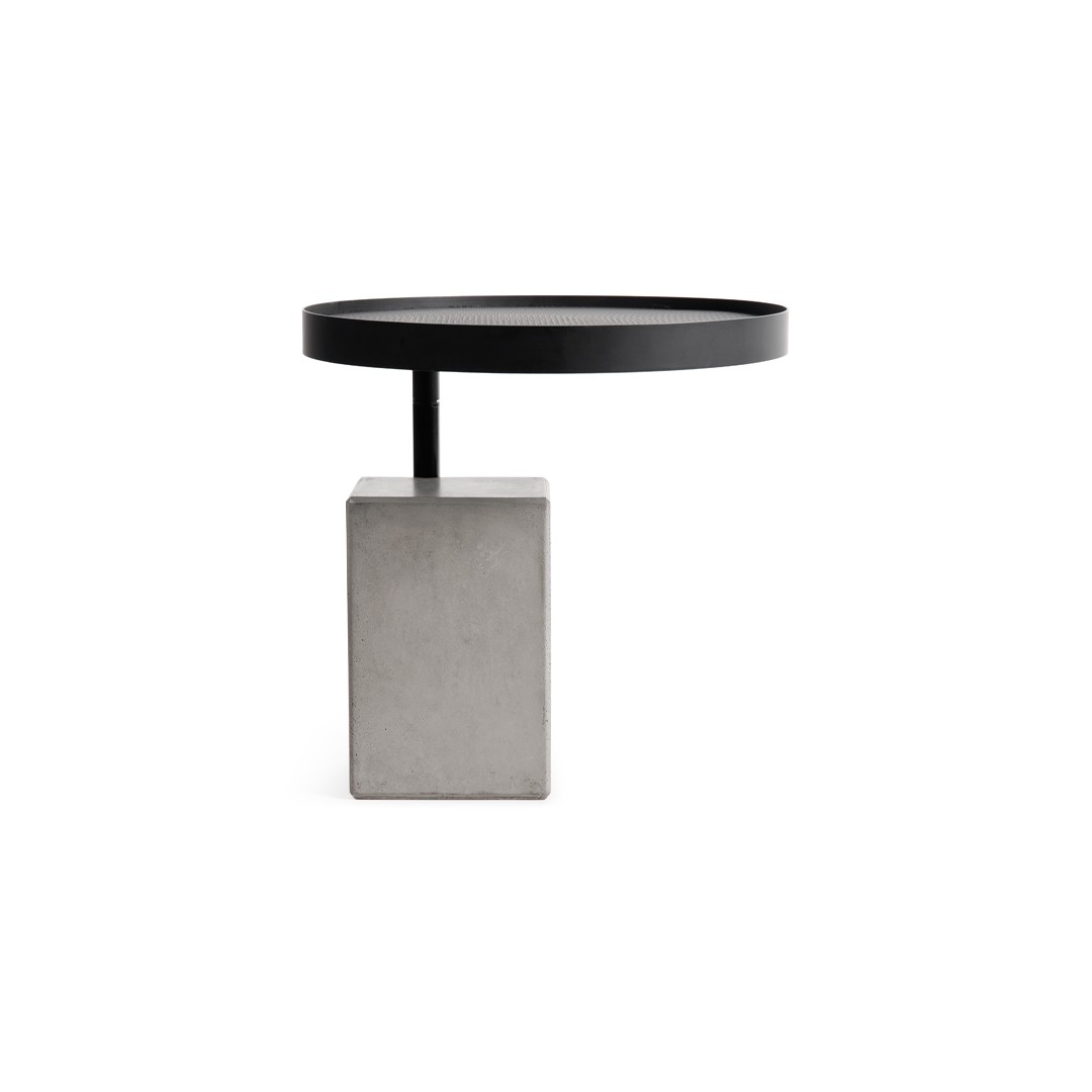 Table d’appoint Twist avec plateau en béton et piètement métal laqué noir au style industriel par Lyon Beton Table d’appoint Twist avec plateau en béton et piètement métal laqué noir au style industriel par Lyon Beton