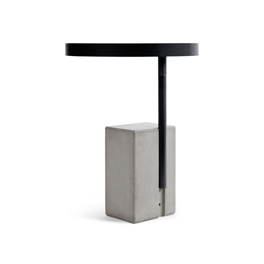Table d’appoint Twist avec plateau en béton et piètement métal laqué noir au style industriel par Lyon Beton Table d’appoint Twist avec plateau en béton et piètement métal laqué noir au style industriel par Lyon Beton