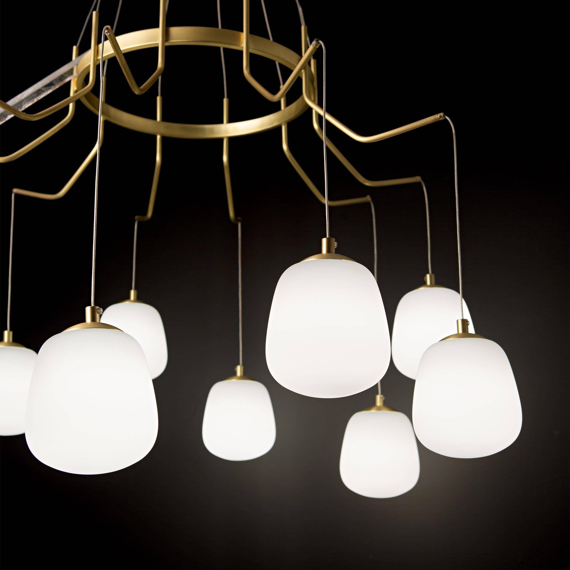 Suspension Champs Elysées 10 lampes avec abat-jour en verre au design chic Suspension Champs Elysées 10 lampes avec abat-jour en verre au design chic