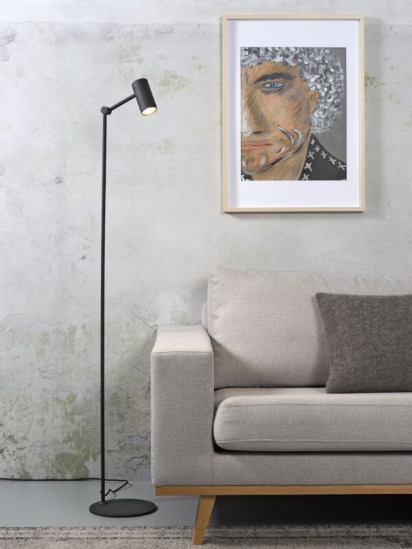 Lampadaire Montreux en métal au design contemporain par It's About Romi