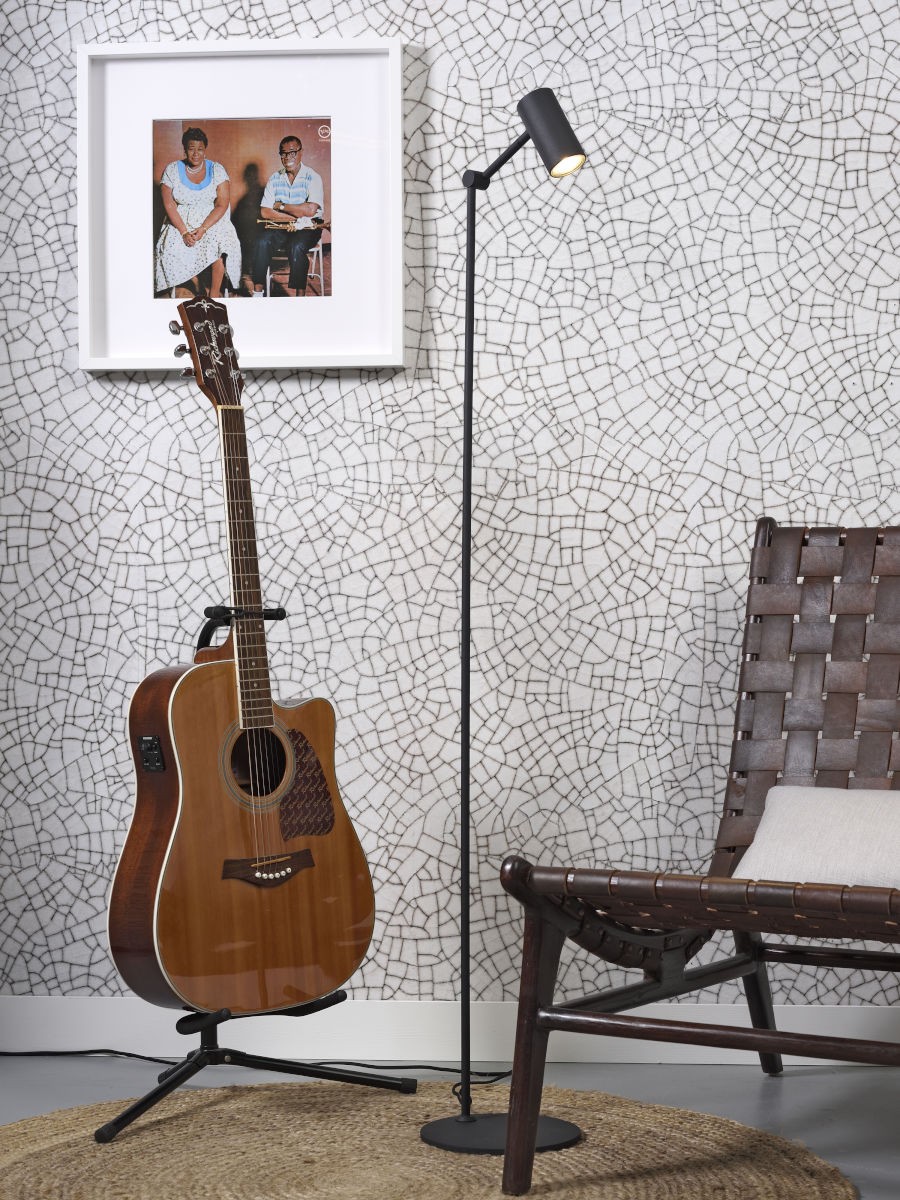 Lampadaire Montreux en métal au design contemporain par It's About Romi