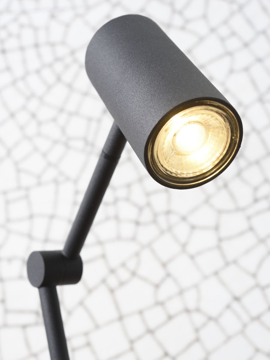 Lampadaire Montreux en métal au design contemporain par It's About Romi