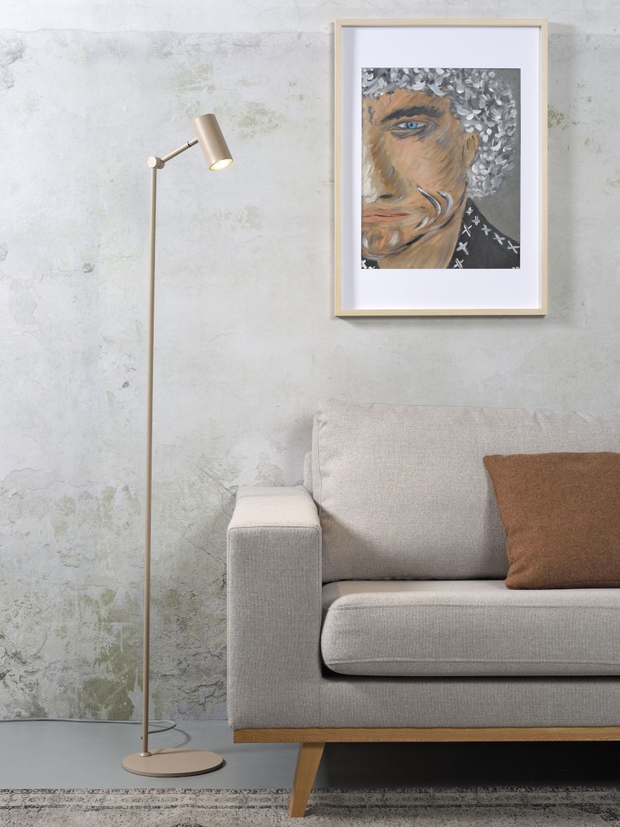Lampadaire Montreux en métal au design contemporain par It's About Romi