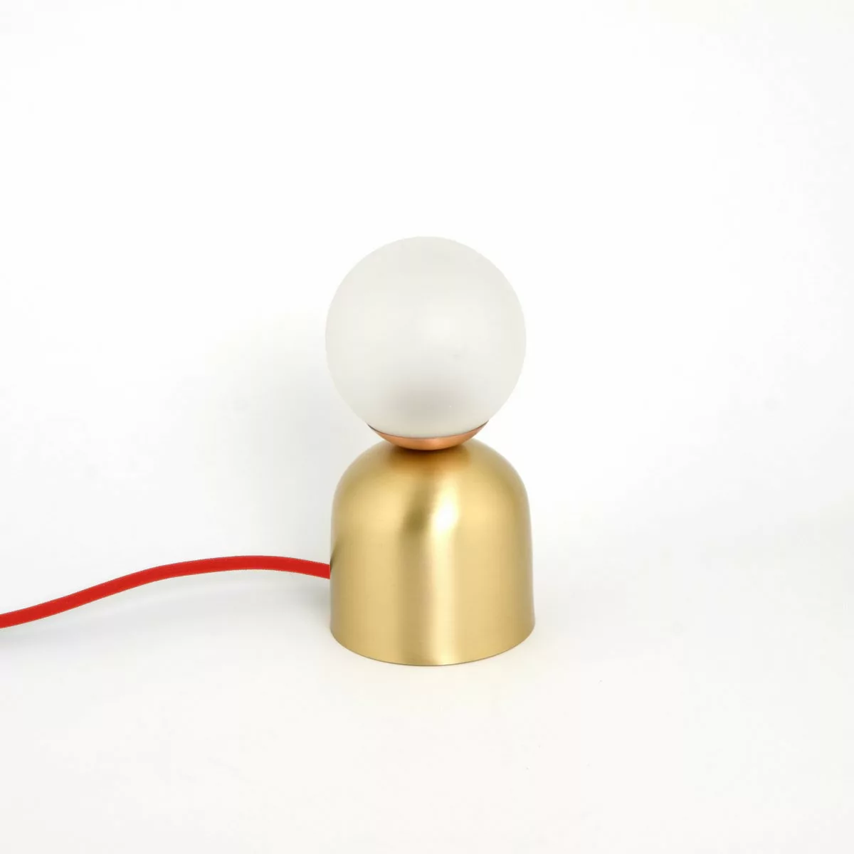 Lampe à poser design Bonbon en laiton au design chic et élégant 