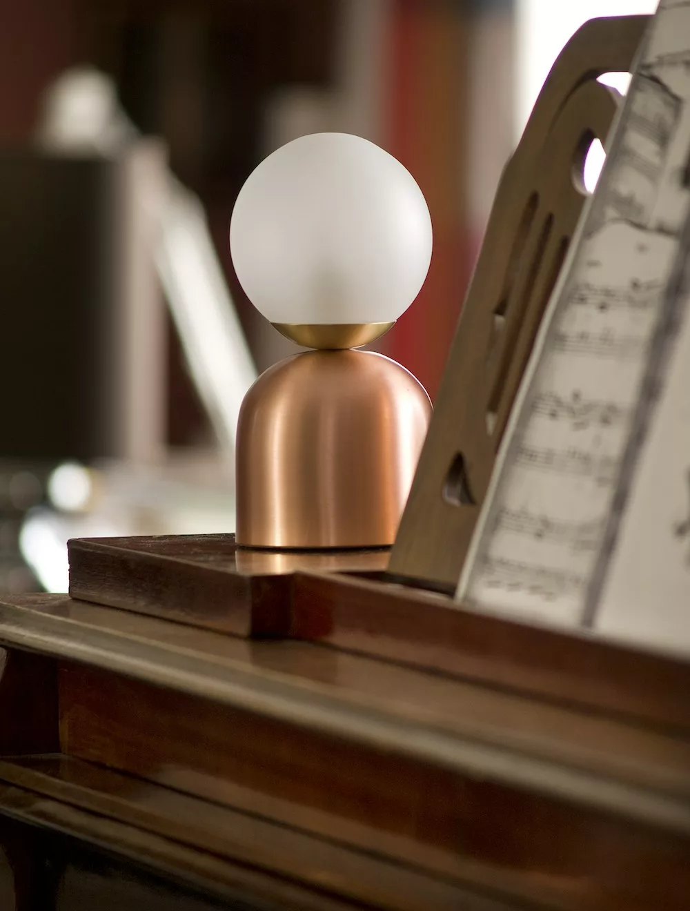 Lampe à poser design Bonbon en cuivre au design chic et élégant