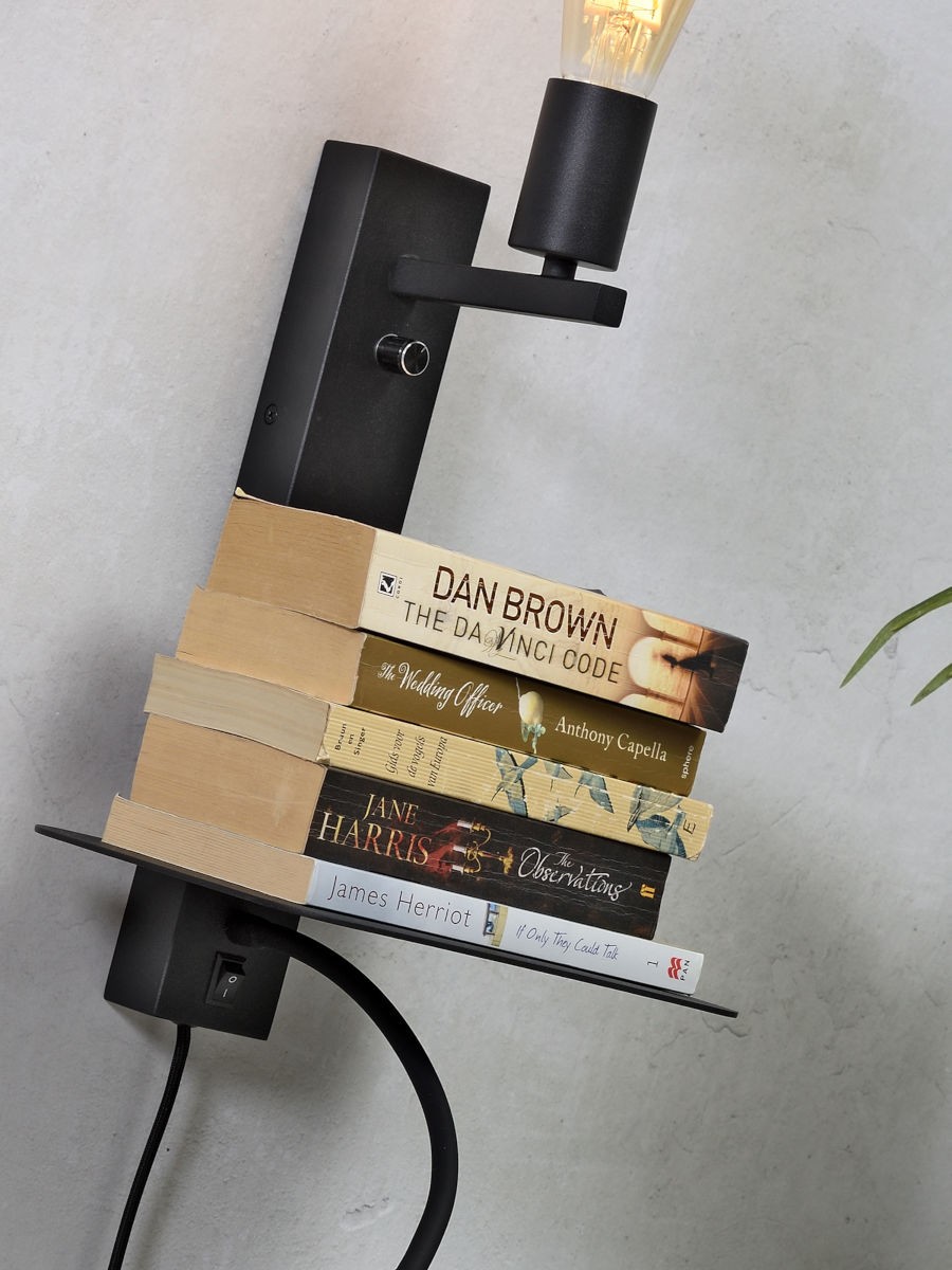 Applique murale étagère Florence avec chargeur USB et liseuse en métal au design naturel par It's About Romi Applique murale étagère Florence avec chargeur USB et liseuse en métal au design naturel par It's About Romi