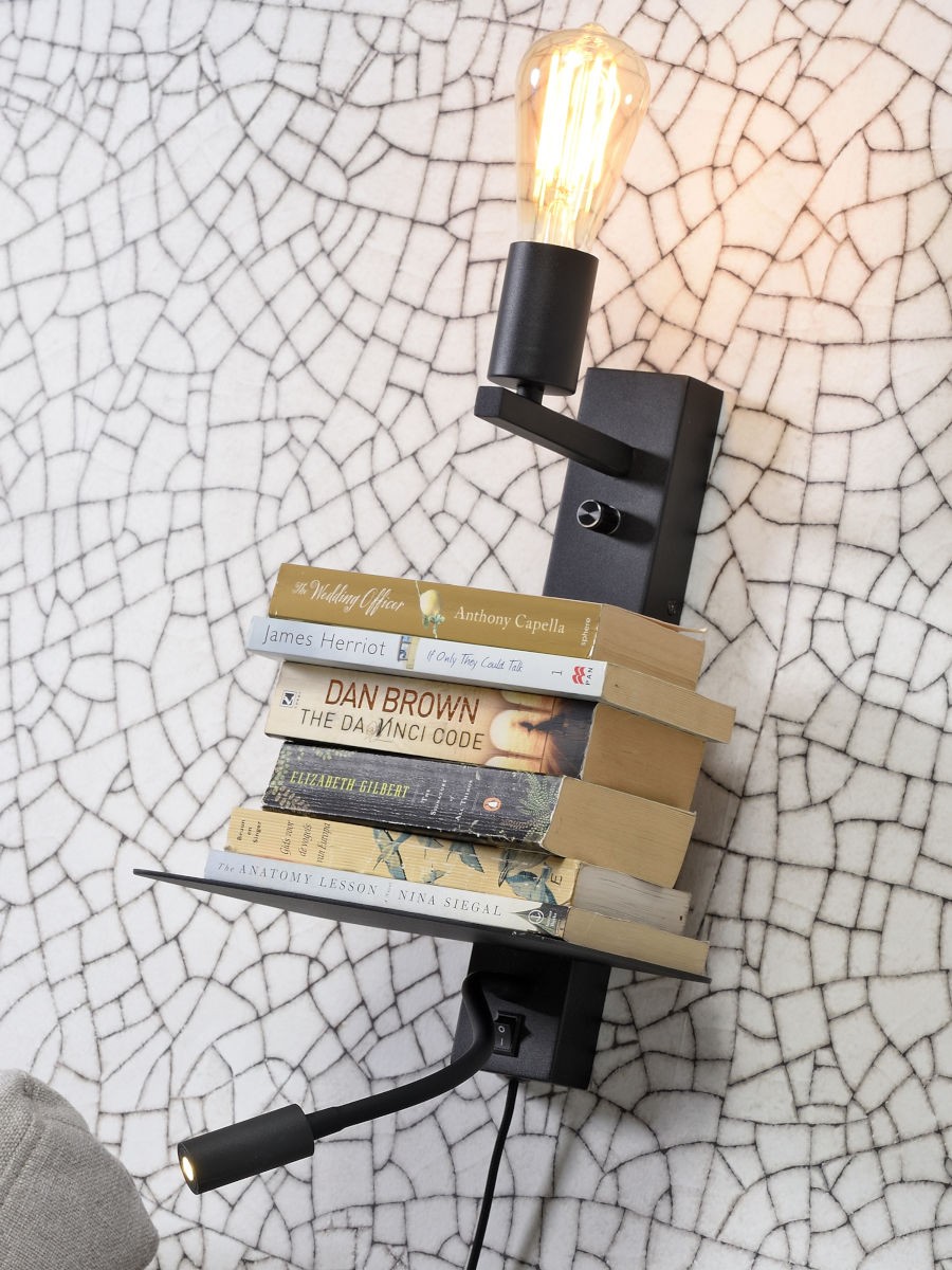 Applique murale étagère Florence avec chargeur USB et liseuse en métal au design naturel par It's About Romi Applique murale étagère Florence avec chargeur USB et liseuse en métal au design naturel par It's About Romi