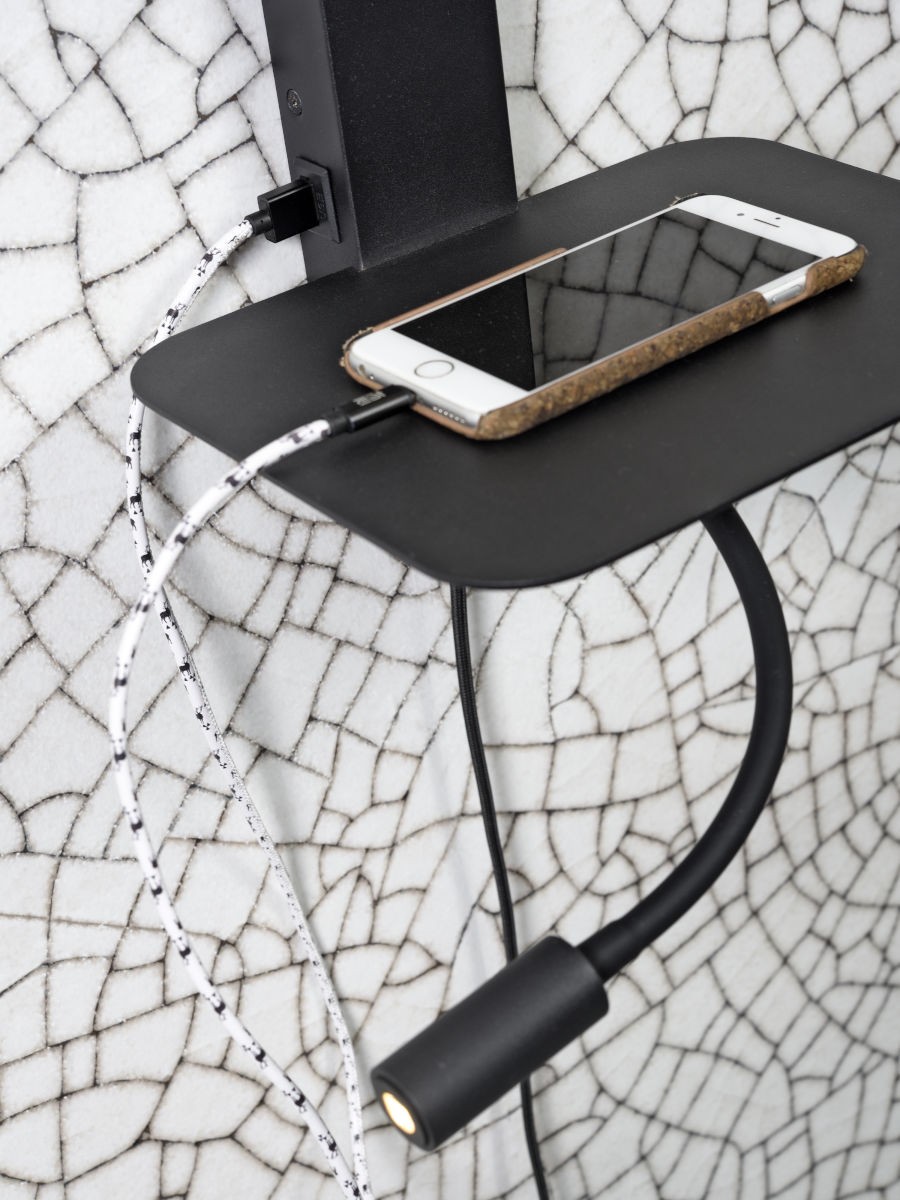 Applique murale étagère Florence avec chargeur USB et liseuse en métal au design naturel par It's About Romi Applique murale étagère Florence avec chargeur USB et liseuse en métal au design naturel par It's About Romi