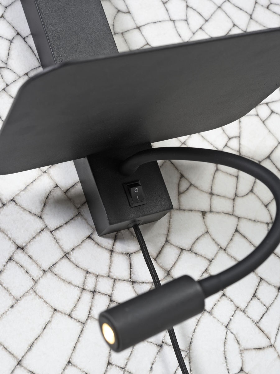 Applique murale étagère Florence avec chargeur USB et liseuse en métal au design naturel par It's About Romi Applique murale étagère Florence avec chargeur USB et liseuse en métal au design naturel par It's About Romi