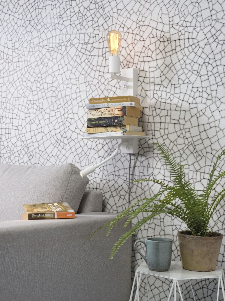 Applique murale étagère Florence avec chargeur USB et liseuse en métal au design naturel par It's About Romi Applique murale étagère Florence avec chargeur USB et liseuse en métal au design naturel par It's About Romi