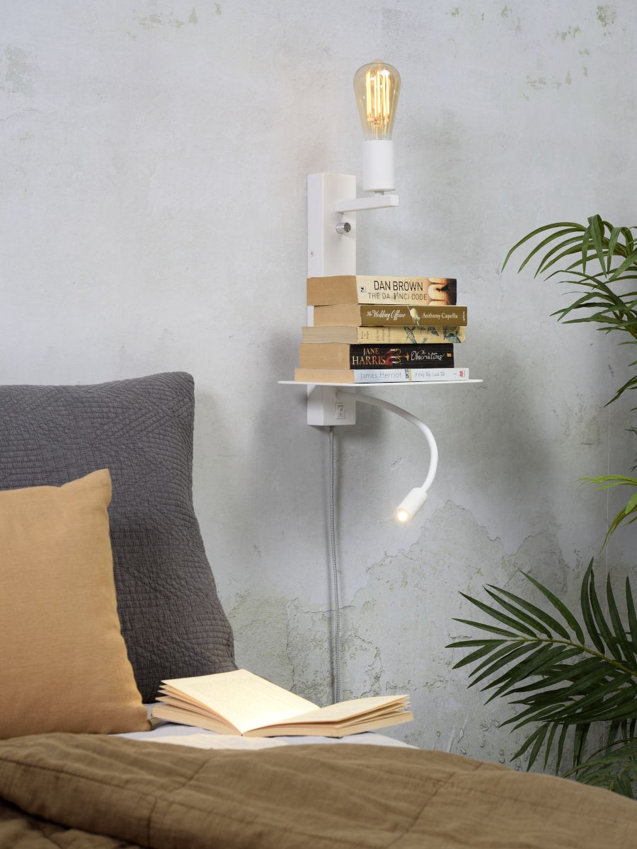 Applique murale étagère Florence avec chargeur USB et liseuse en métal au design naturel par It's About Romi Applique murale étagère Florence avec chargeur USB et liseuse en métal au design naturel par It's About Romi