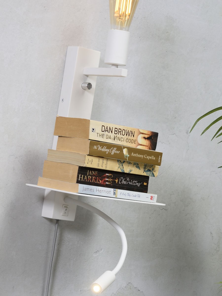 Applique murale étagère Florence avec chargeur USB et liseuse en métal au design naturel par It's About Romi Applique murale étagère Florence avec chargeur USB et liseuse en métal au design naturel par It's About Romi