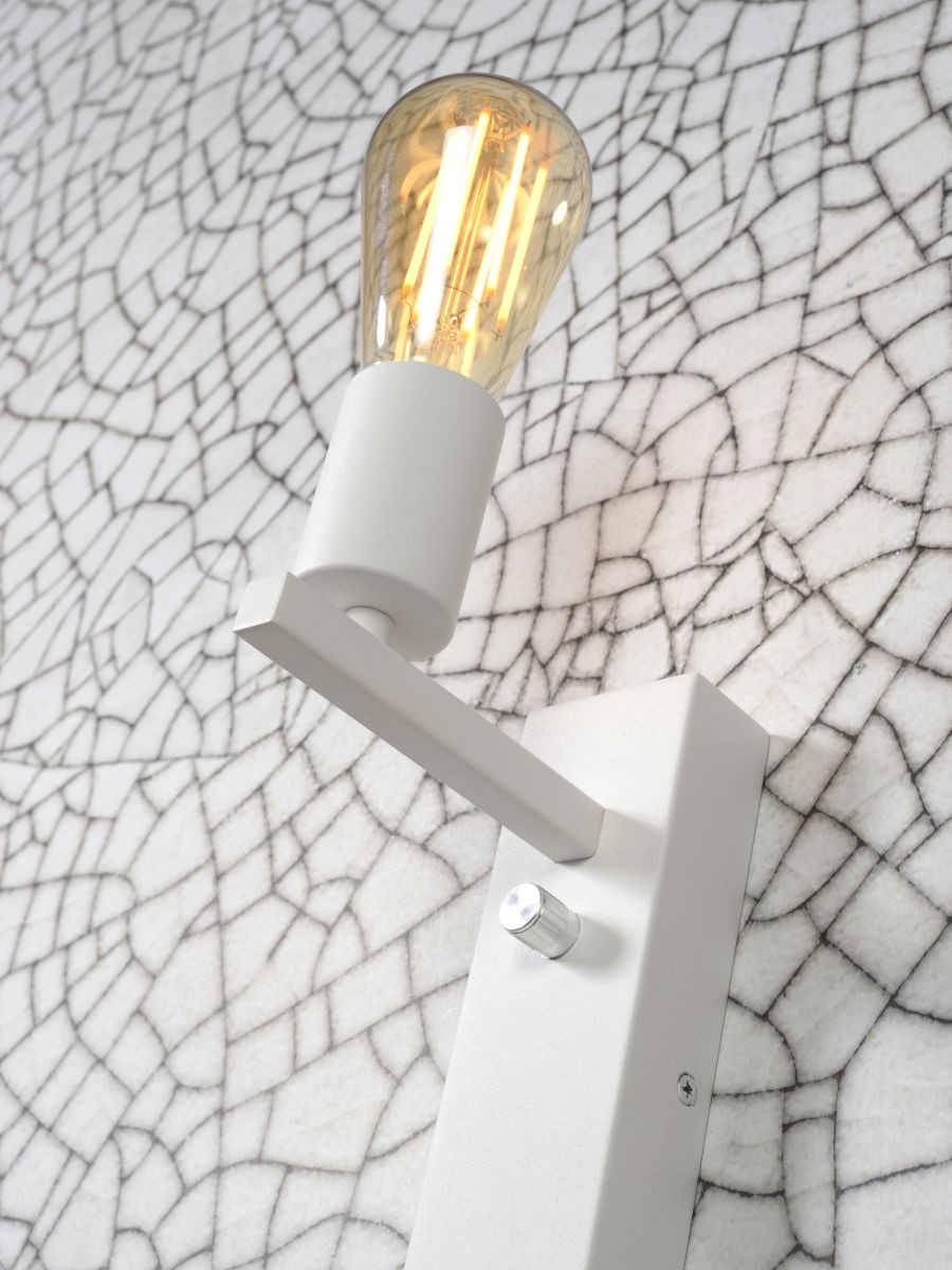 Applique murale étagère Florence avec chargeur USB et liseuse en métal au design naturel par It's About Romi Applique murale étagère Florence avec chargeur USB et liseuse en métal au design naturel par It's About Romi