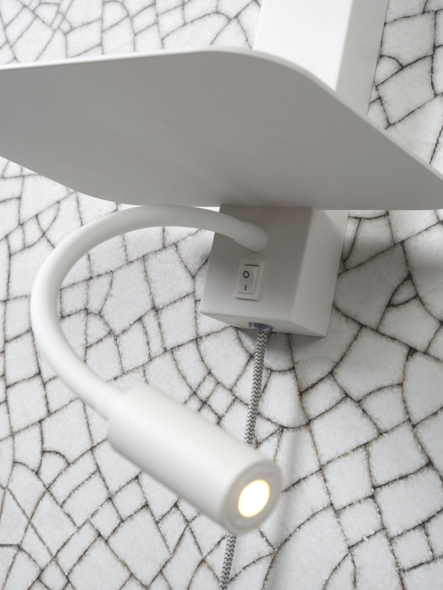 Applique murale étagère Florence avec chargeur USB et liseuse en métal au design naturel par It's About Romi Applique murale étagère Florence avec chargeur USB et liseuse en métal au design naturel par It's About Romi