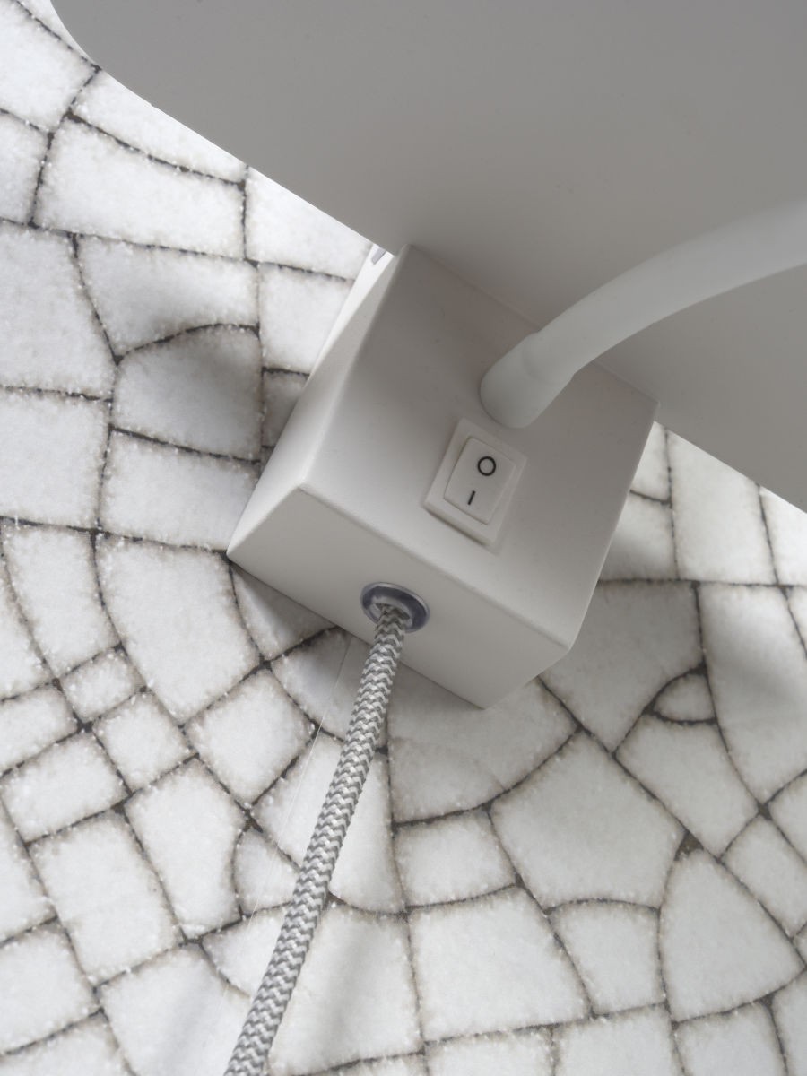 Applique murale étagère Florence avec chargeur USB et liseuse en métal au design naturel par It's About Romi Applique murale étagère Florence avec chargeur USB et liseuse en métal au design naturel par It's About Romi