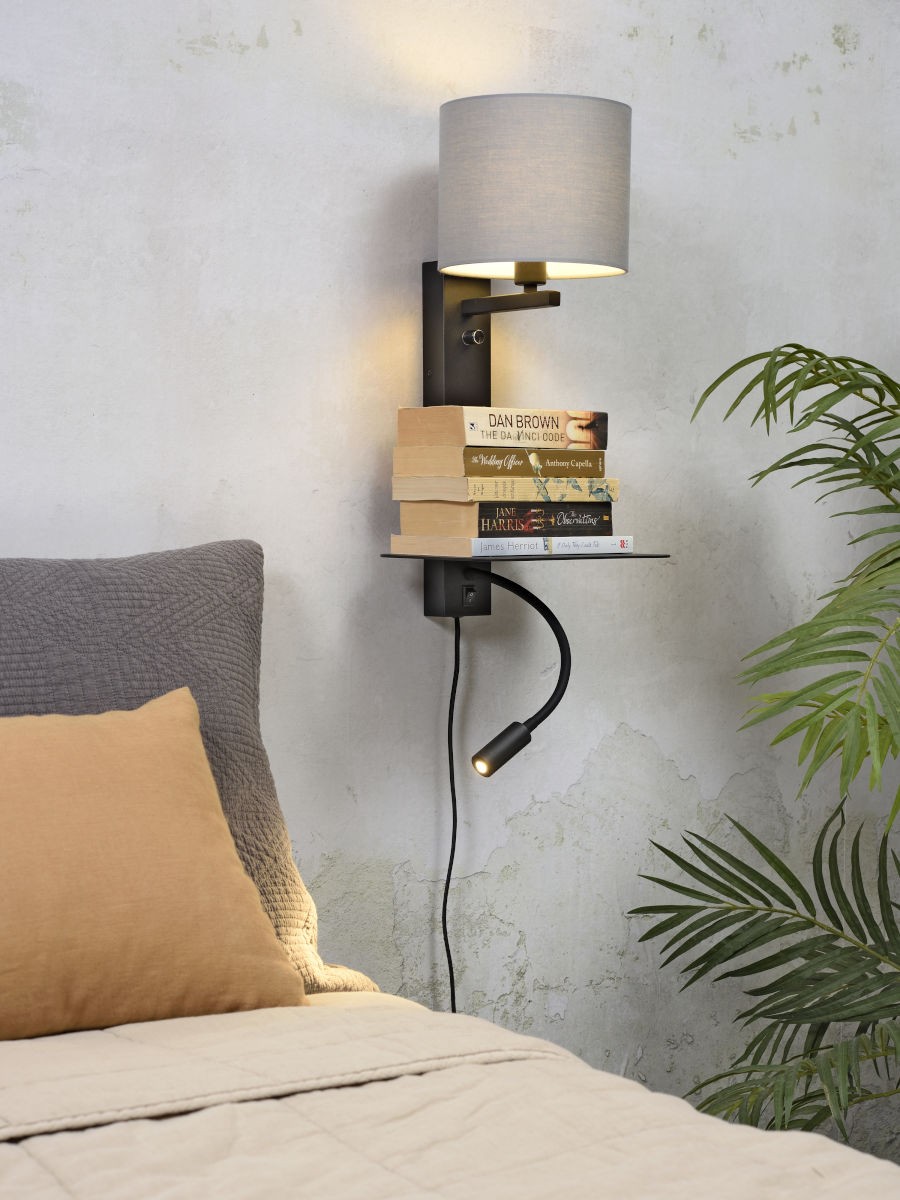 Applique murale étagère Florence avec abat-jour et chargeur USB et liseuse en métal au design naturel par It's About Romi Applique murale étagère Florence avec abat-jour et chargeur USB et liseuse en métal au design naturel par It's About Romi