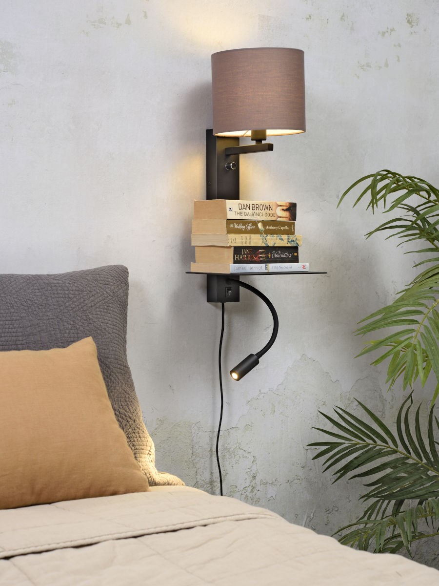 Applique murale étagère Florence avec abat-jour et chargeur USB et liseuse en métal au design naturel par It's About Romi Applique murale étagère Florence avec abat-jour et chargeur USB et liseuse en métal au design naturel par It's About Romi