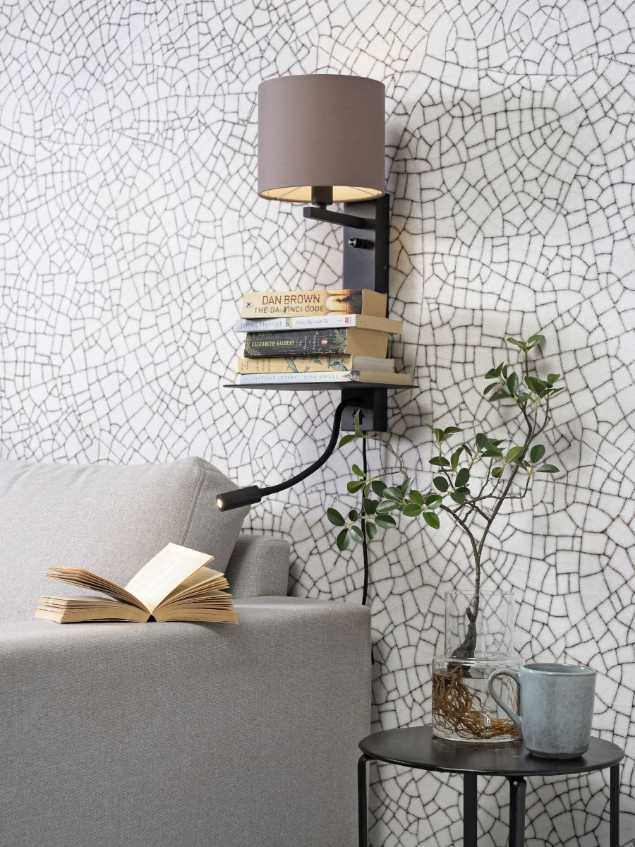 Applique murale étagère Florence avec abat-jour et chargeur USB et liseuse en métal au design naturel par It's About Romi Applique murale étagère Florence avec abat-jour et chargeur USB et liseuse en métal au design naturel par It's About Romi