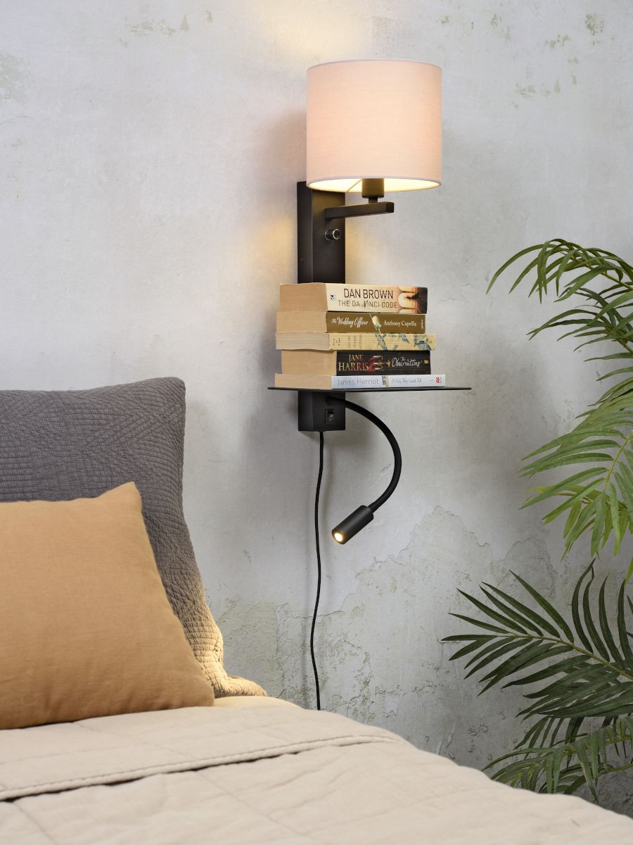Applique murale étagère Florence avec abat-jour et chargeur USB et liseuse en métal au design naturel par It's About Romi Applique murale étagère Florence avec abat-jour et chargeur USB et liseuse en métal au design naturel par It's About Romi