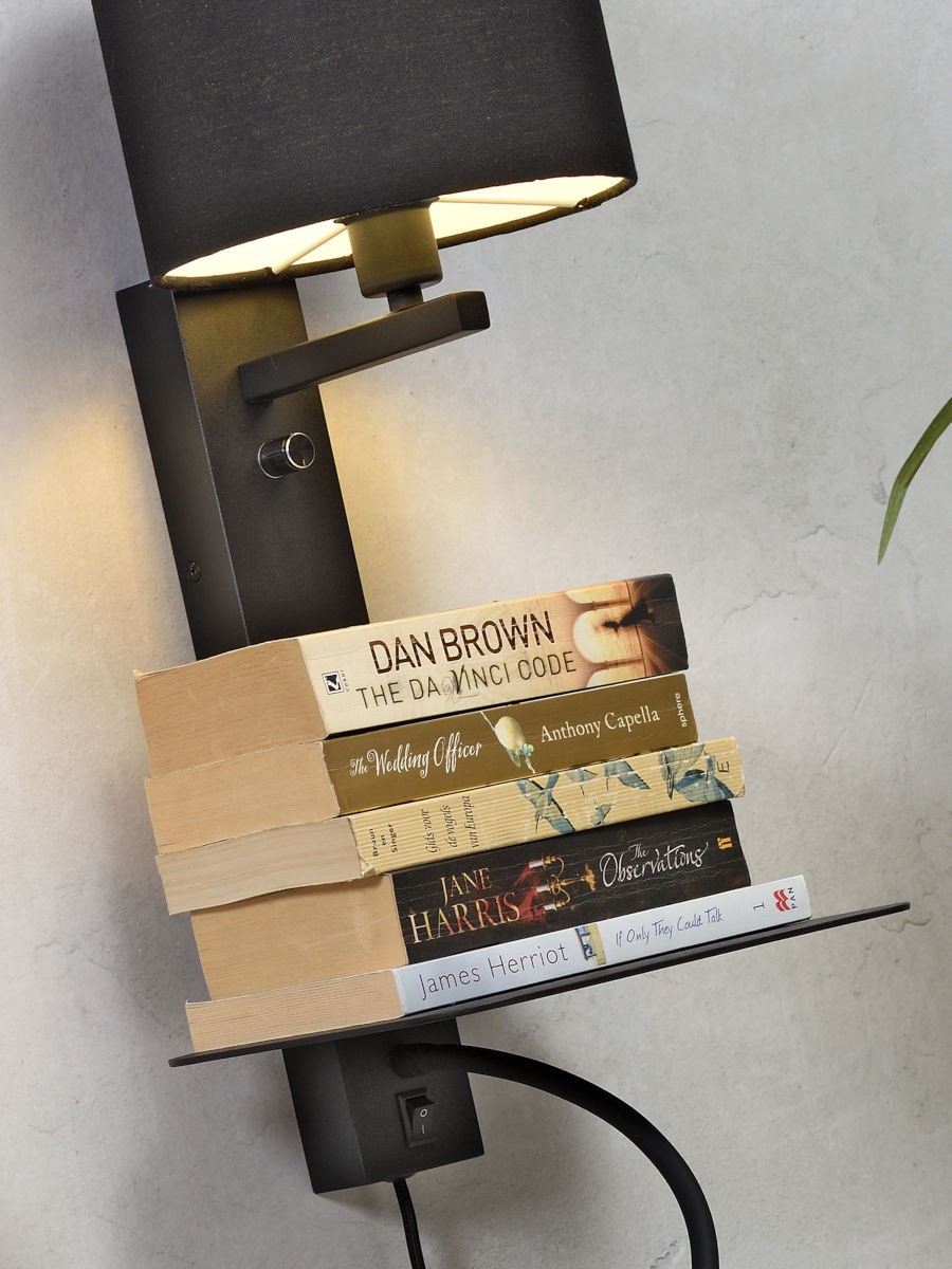 Applique murale étagère Florence avec abat-jour et chargeur USB et liseuse en métal au design naturel par It's About Romi Applique murale étagère Florence avec abat-jour et chargeur USB et liseuse en métal au design naturel par It's About Romi