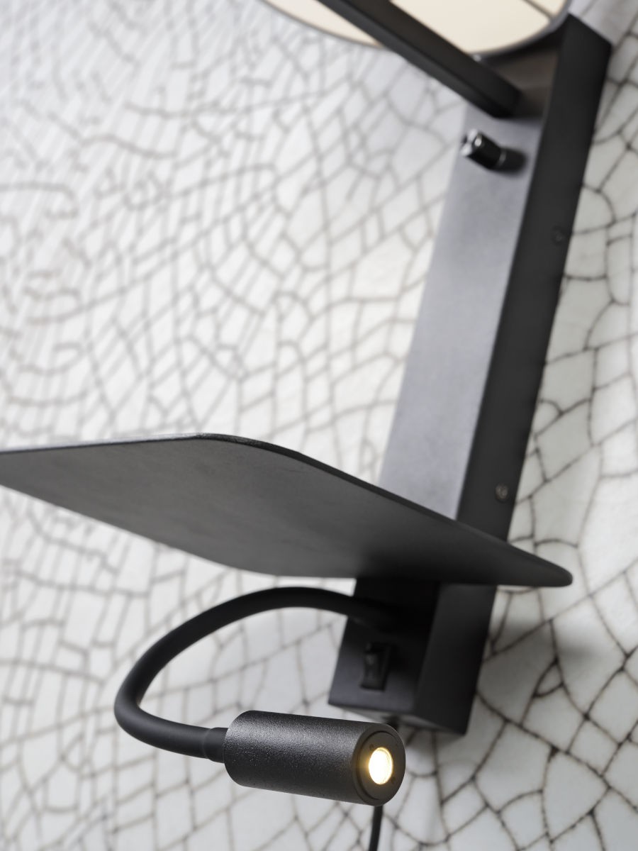 Applique murale étagère Florence avec abat-jour et chargeur USB et liseuse en métal au design naturel par It's About Romi Applique murale étagère Florence avec abat-jour et chargeur USB et liseuse en métal au design naturel par It's About Romi