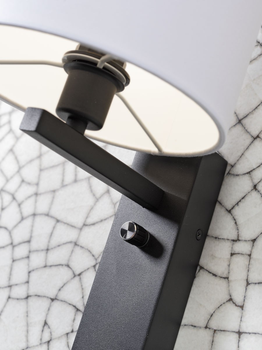 Applique murale étagère Florence avec chargeur USB en métal au design naturel par It's About Romi Applique murale étagère Florence avec chargeur USB en métal au design naturel par It's About Romi