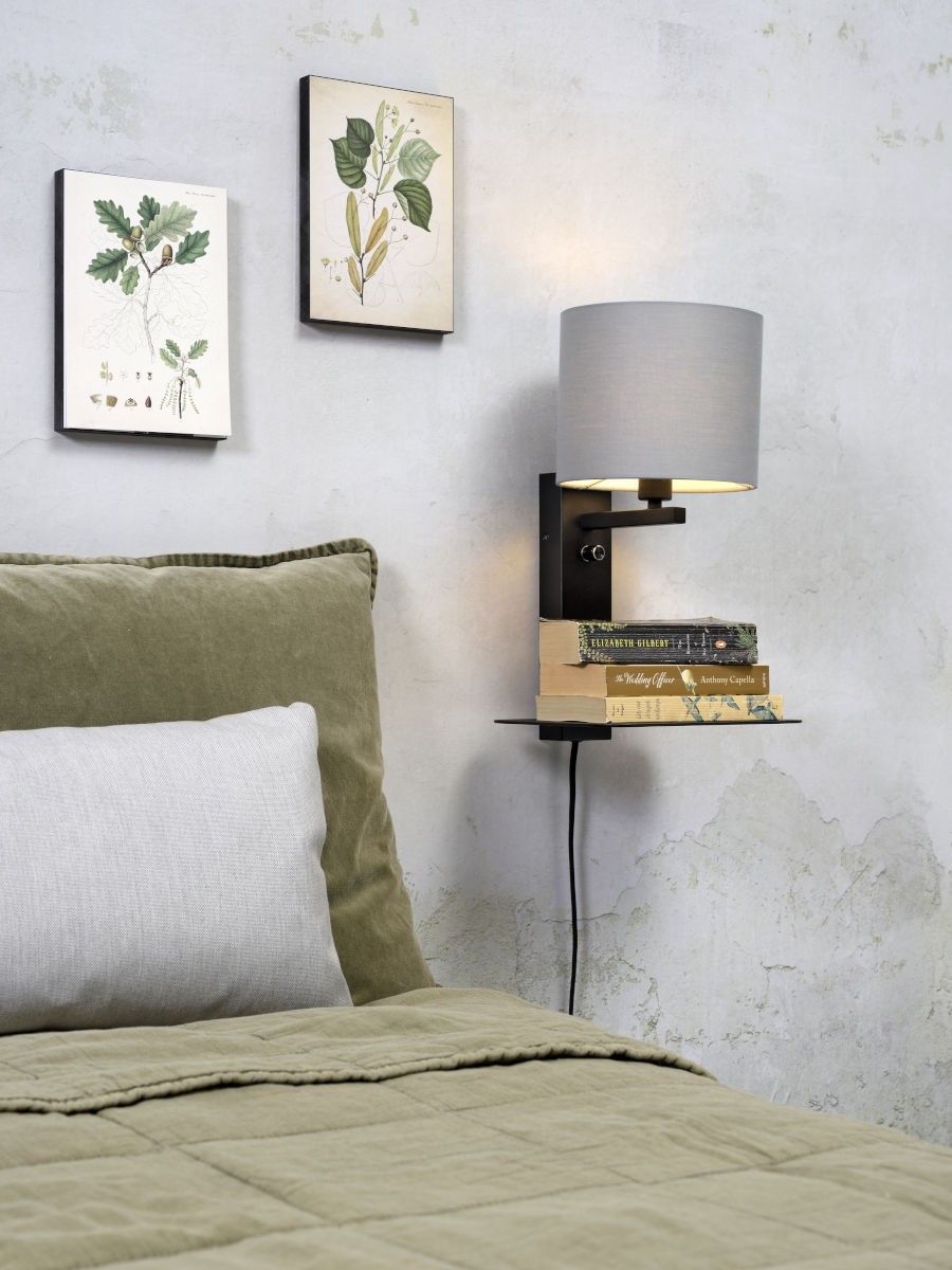 Applique murale étagère Florence avec chargeur USB en métal au design naturel par It's About Romi Applique murale étagère Florence avec chargeur USB en métal au design naturel par It's About Romi
