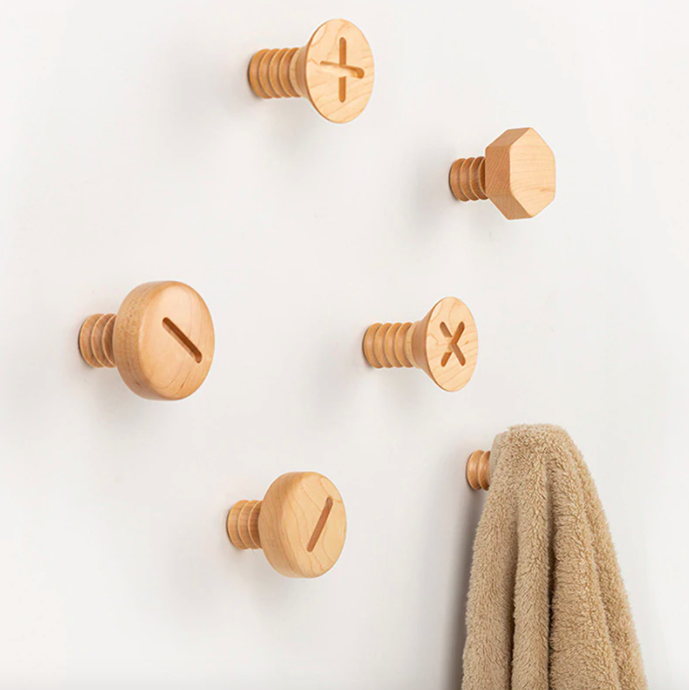 Patère murale Button en forme de bouton de chemise au design naturel