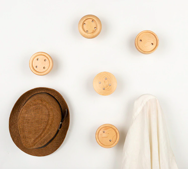 Patère murale Button 2 en forme de bouton de chemise au design naturel Patère murale Button 2 en forme de bouton de chemise au design naturel