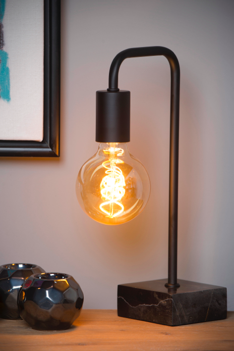 Lampe à poser Lorn en métal au design contemporain