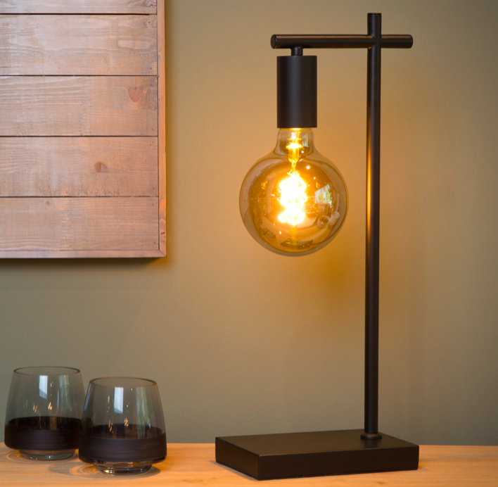 Lampe à poser Erza en métal au design contemporain