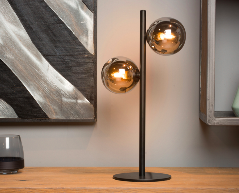 Lampe à poser Gery en verre fumé et laiton au design chic