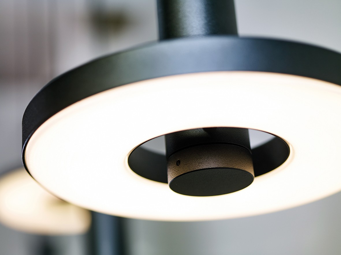 Suspension Beads in line 3 sources en aluminium au design industriel par Anton de Groof X Tonone