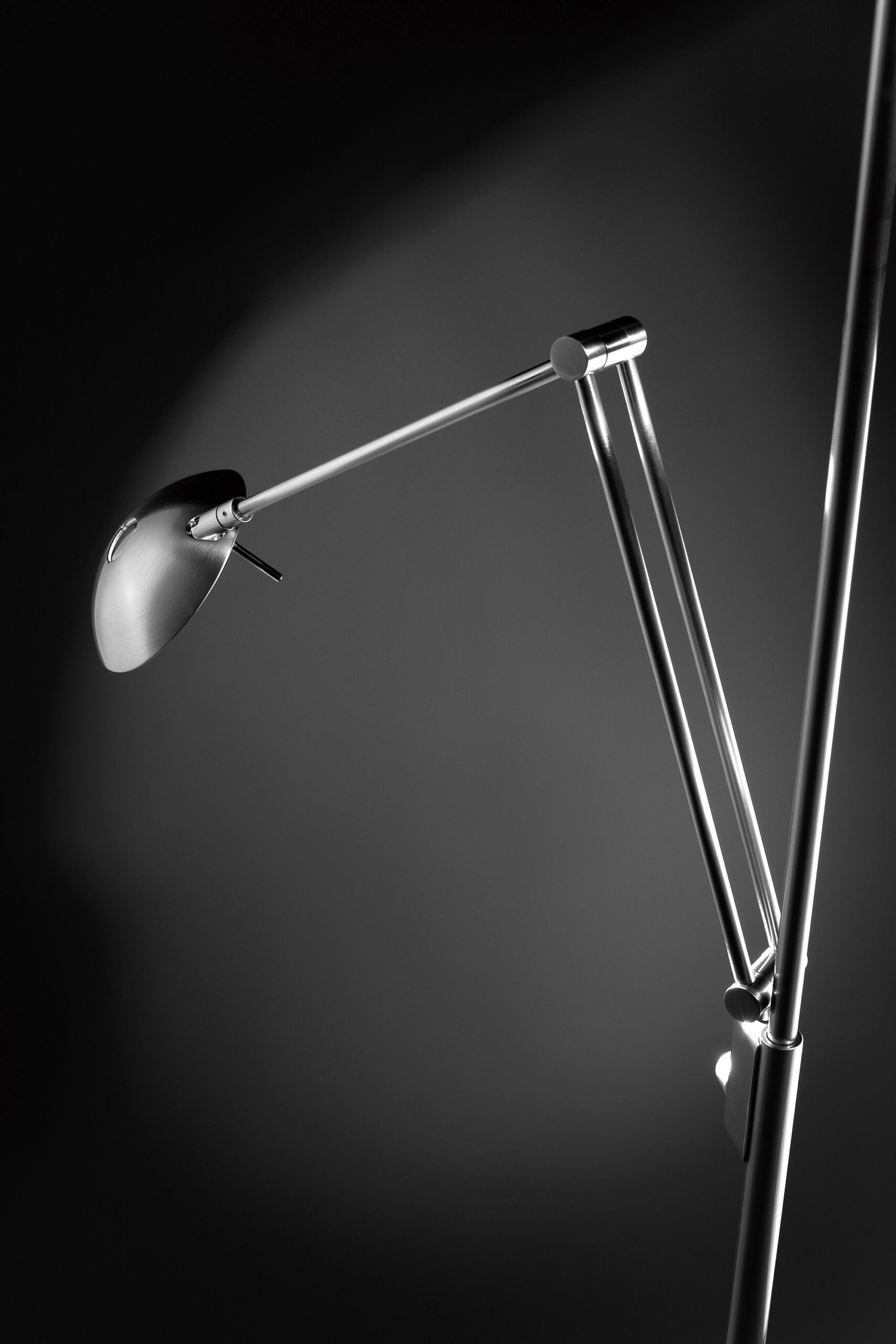 Lampadaire métallique Icons par Estiluz Lampadaire métallique Icons par Estiluz