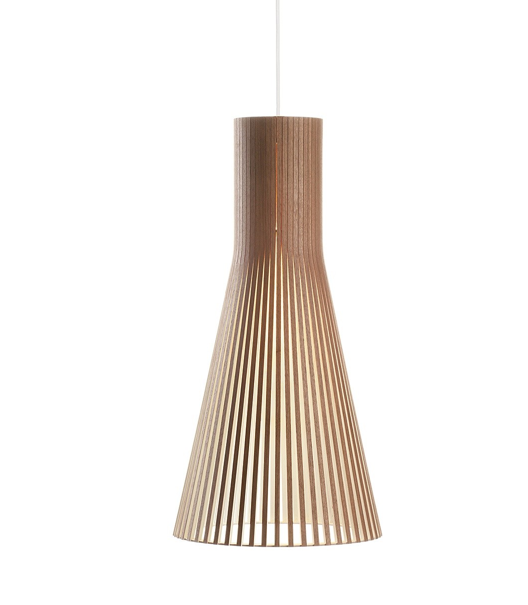 Suspension au design scandinave 4200 en bois naturel par Secto Design Suspension au design scandinave 4200 en bois naturel