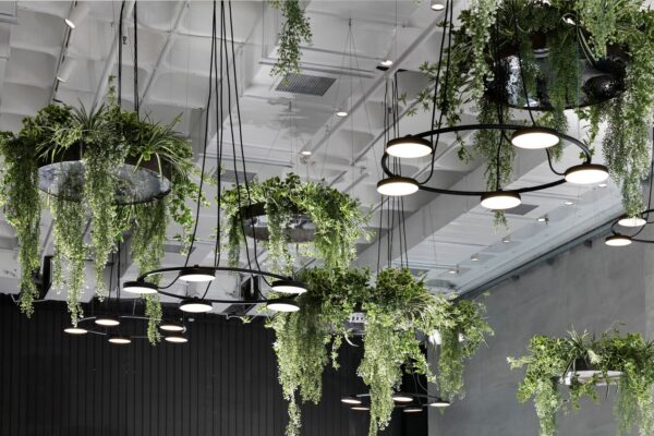 Suspension LED orientable sur arceau métallique - Aro par Estiluz