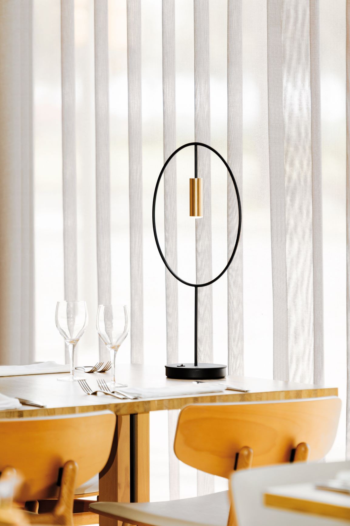 Lampe à poser LED en aluminium - Revolta par Estiluz Lampe à poser LED en aluminium - Revolta par Estiluz