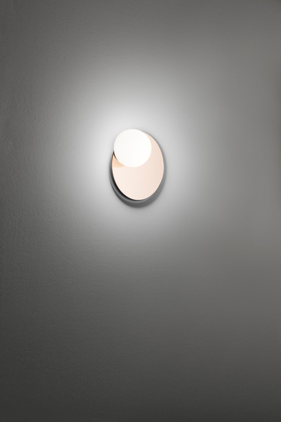 Miroir rond LED en verre et cuivre Ø 30cm - Circ par Estiluz Miroir rond LED en verre et cuivre Ø 30cm - Circ par Estiluz
