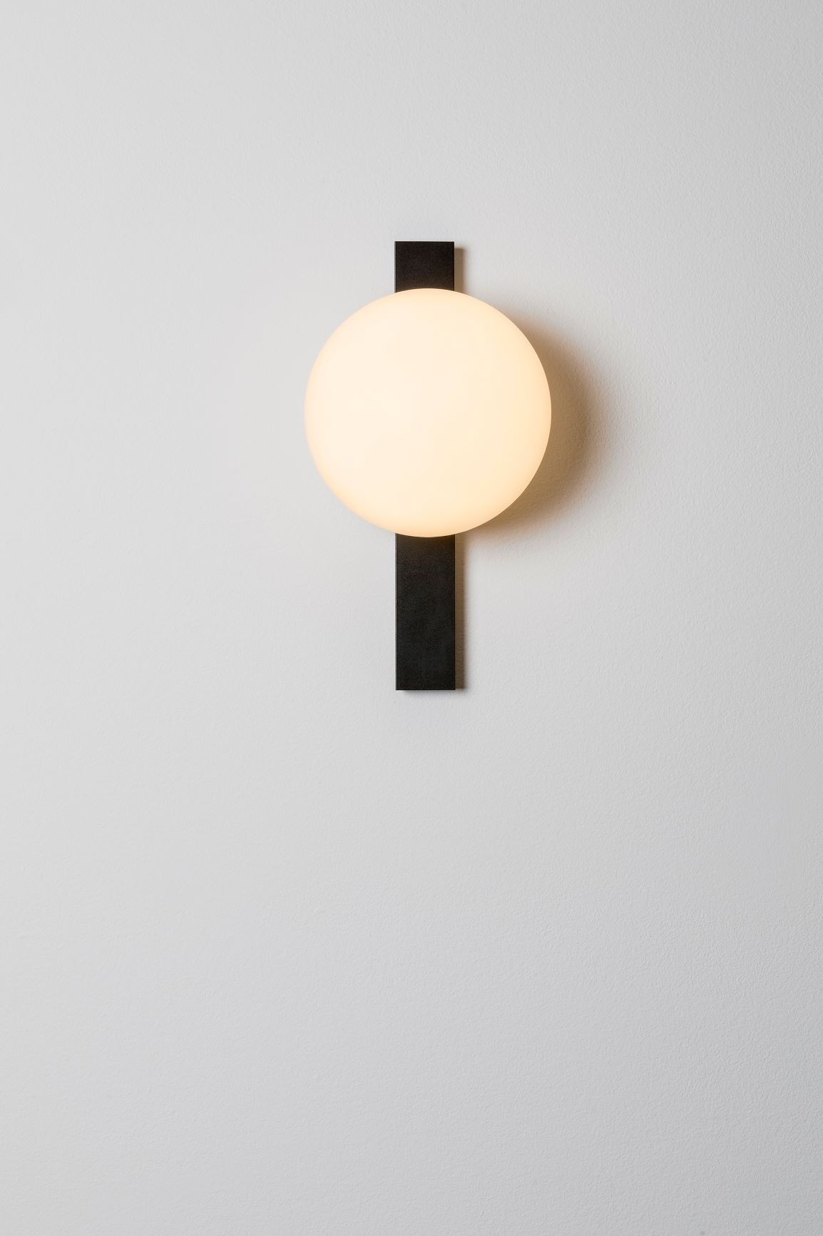 Applique murale LED intérieure en verre et métal - Circ par Estiluz