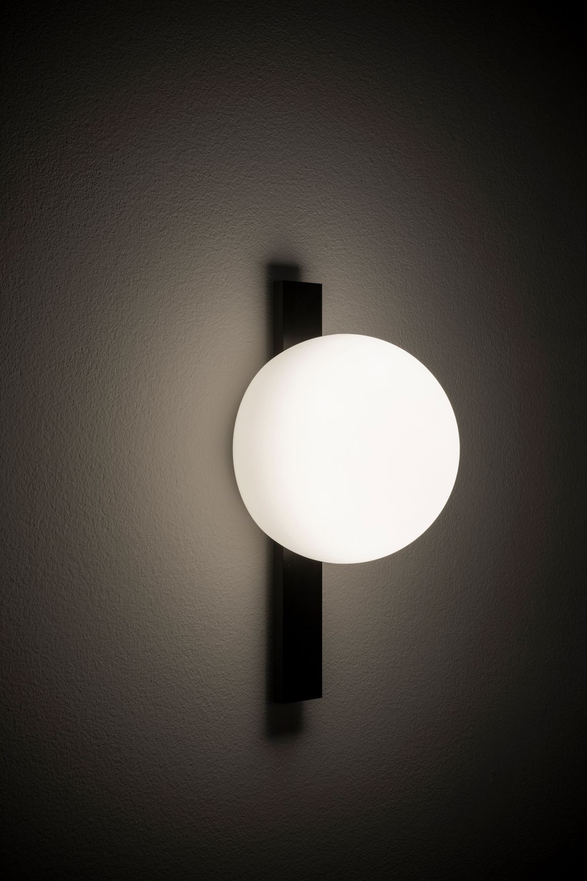 Applique murale LED intérieure en verre et métal - Circ par Estiluz Applique murale LED intérieure en verre et métal - Circ par Estiluz