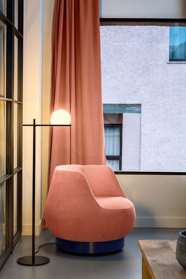 Lampadaire LED intérieur en métal - Circ par Estiluz