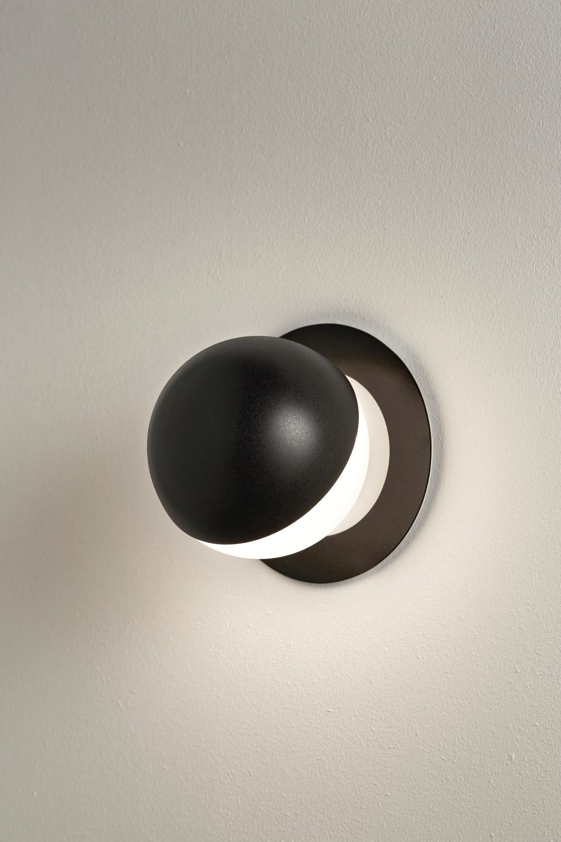 Applique murale - plafonnier LED en verre et métal - Alfi par Estiluz Applique murale - plafonnier LED en verre et métal - Alfi par Estiluz