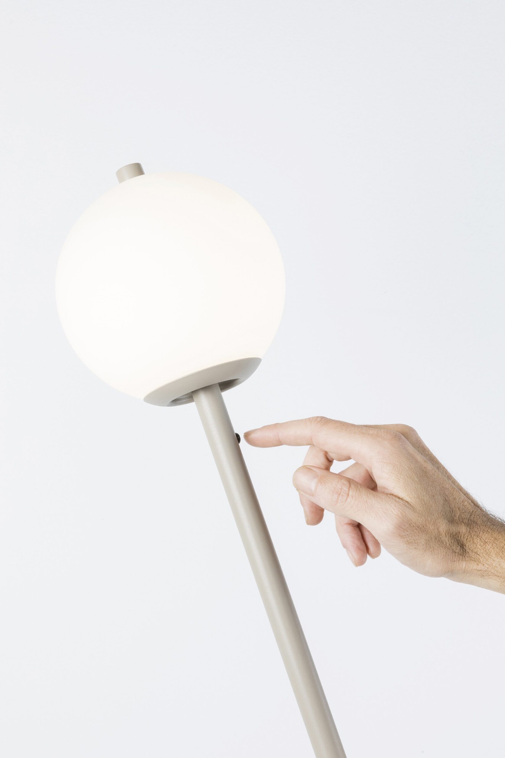 Lampadaire 2 bulles LED en métal - Asana par Estiluz Lampadaire 2 bulles LED en métal - Asana par Estiluz