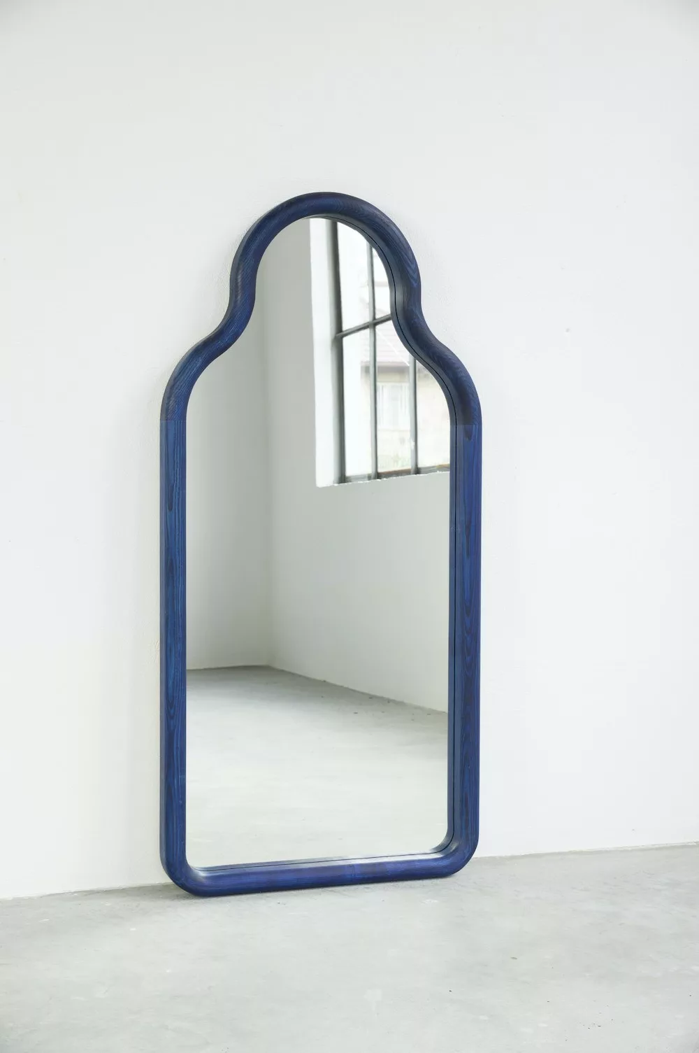 Miroir TRN en bois de frêne massif par Magda Jurek x Pani Jurek