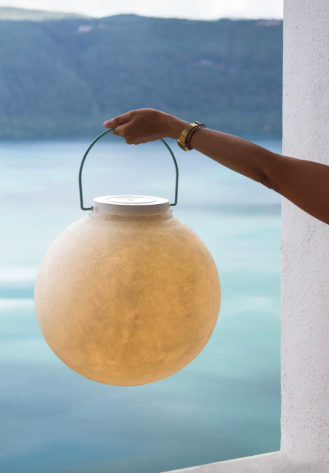 Lampe nomade Luna Take Away en forme de lune en Nebulite par In-es Art Design Lampe nomade Luna Take Away en forme de lune en Nebulite par In-es Art Design